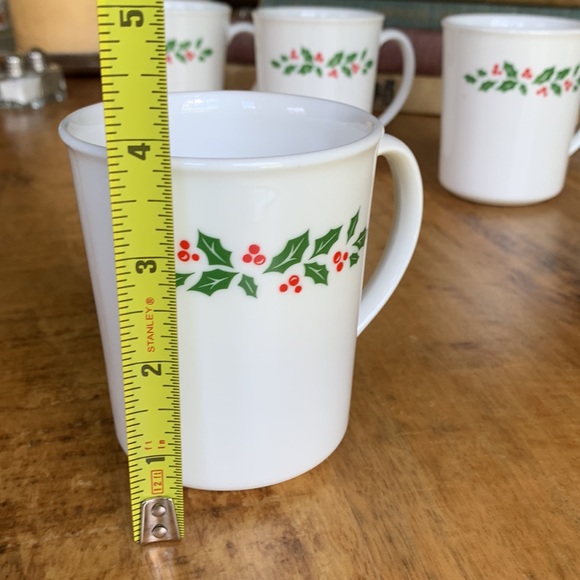 Corning USA Christmas Coffee Mugs Set of 4 - Picture 10 of 11